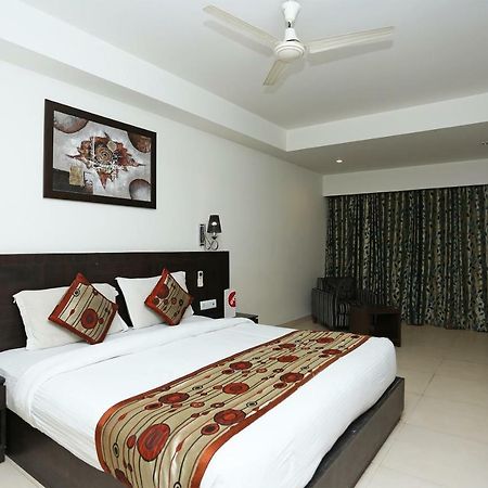 Capital O 3600 Hotel Royal Windsor Kāthgodām Exteriör bild