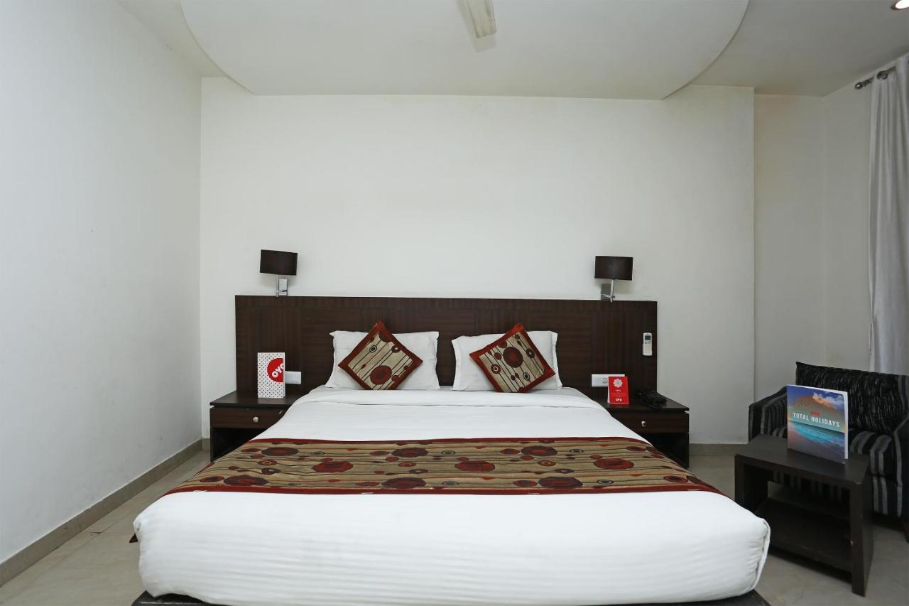 Capital O 3600 Hotel Royal Windsor Kāthgodām Exteriör bild
