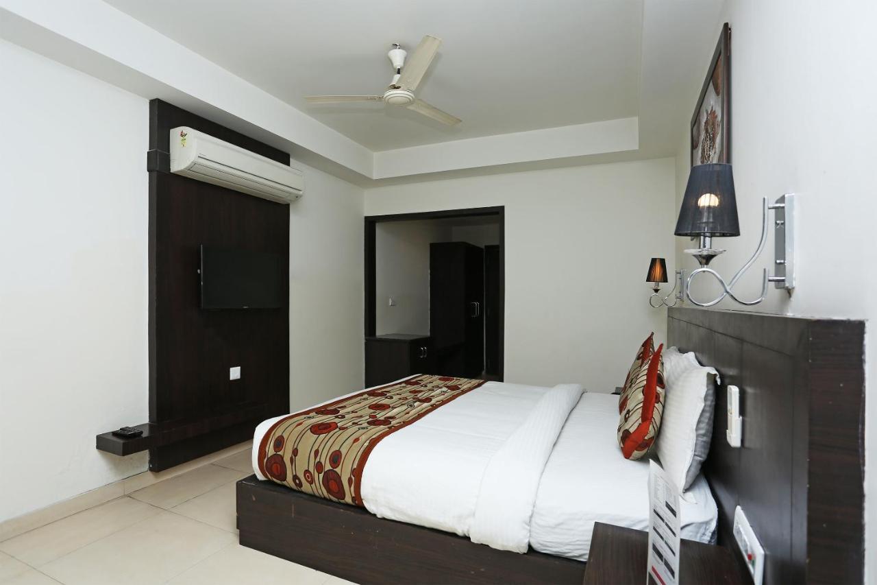 Capital O 3600 Hotel Royal Windsor Kāthgodām Exteriör bild