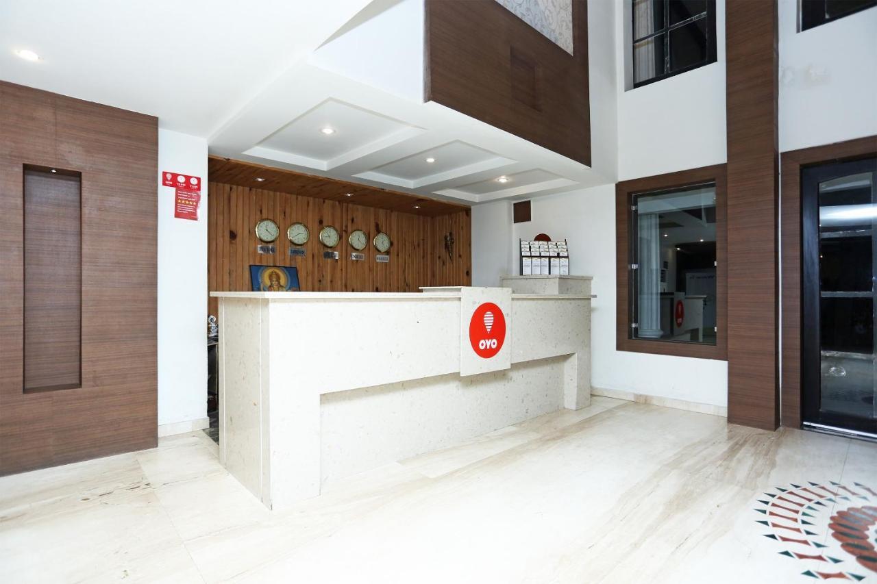 Capital O 3600 Hotel Royal Windsor Kāthgodām Exteriör bild