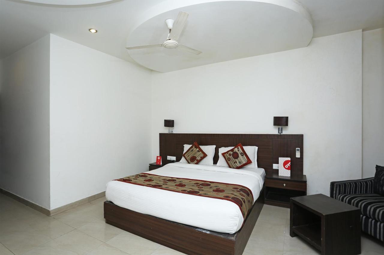 Capital O 3600 Hotel Royal Windsor Kāthgodām Exteriör bild