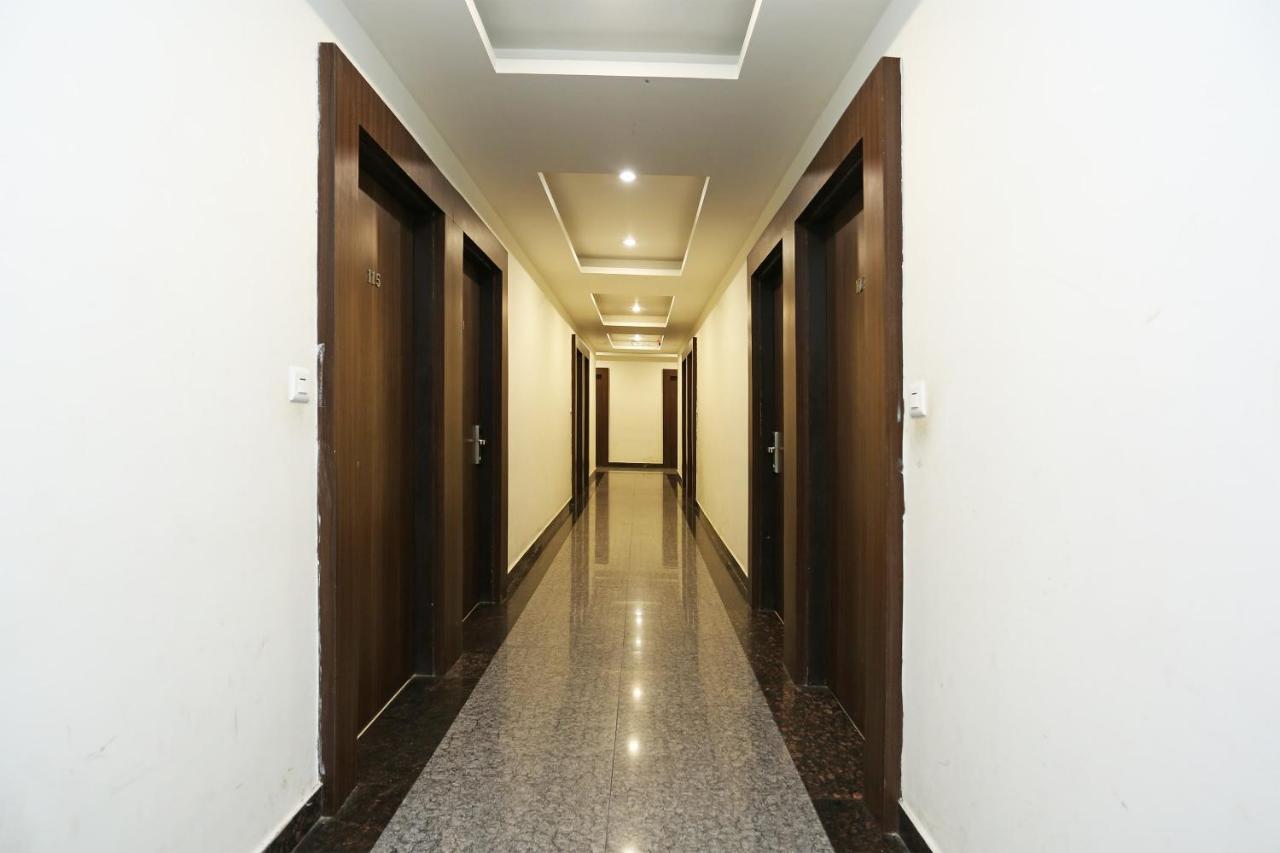 Capital O 3600 Hotel Royal Windsor Kāthgodām Exteriör bild