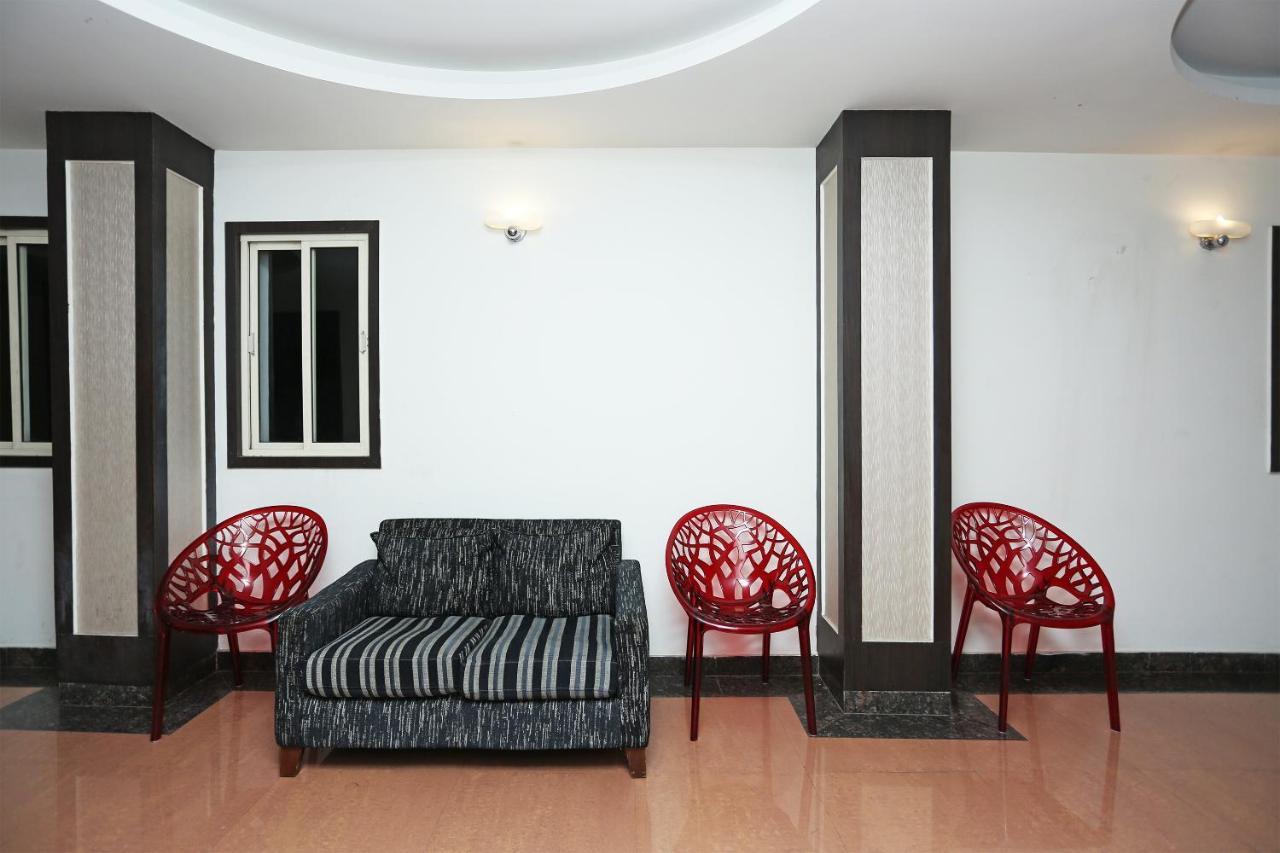 Capital O 3600 Hotel Royal Windsor Kāthgodām Exteriör bild