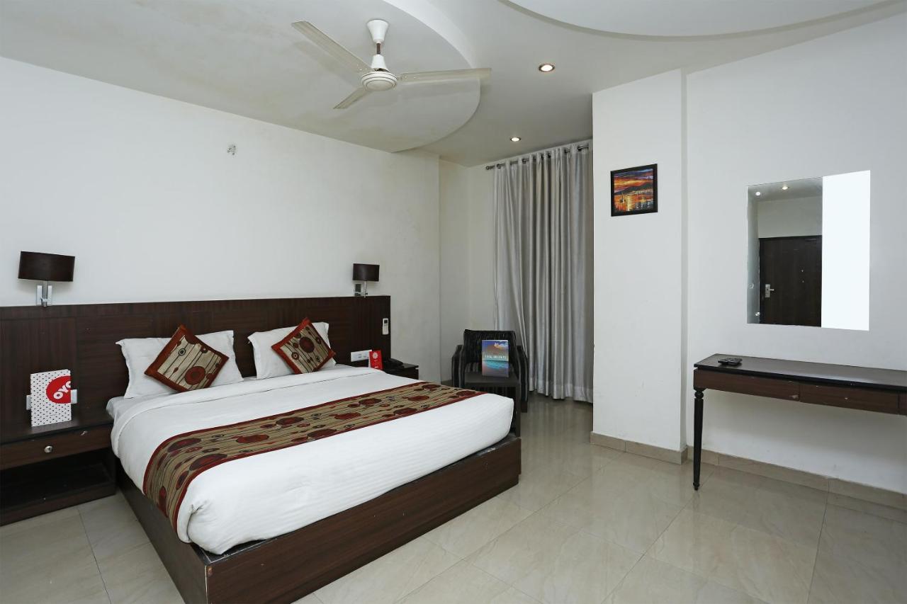 Capital O 3600 Hotel Royal Windsor Kāthgodām Exteriör bild