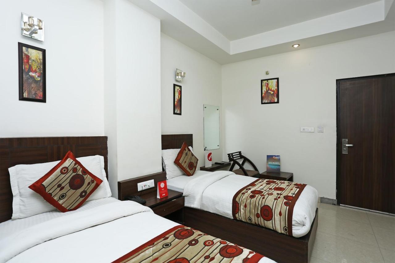 Capital O 3600 Hotel Royal Windsor Kāthgodām Exteriör bild